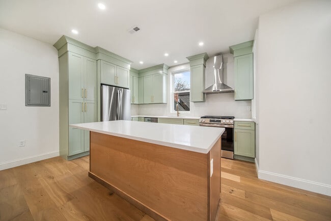 11 Knollin St, Unit 2