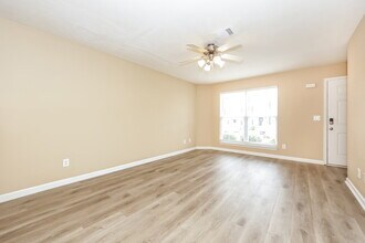 8034 Logan Dr in La Vergne, TN - Building Photo - Building Photo