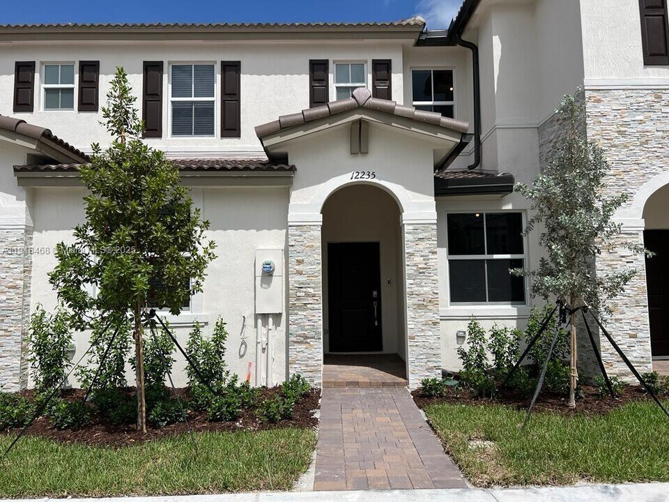 12235 NW 23rd Path in Miami Shores, FL - Building Photo