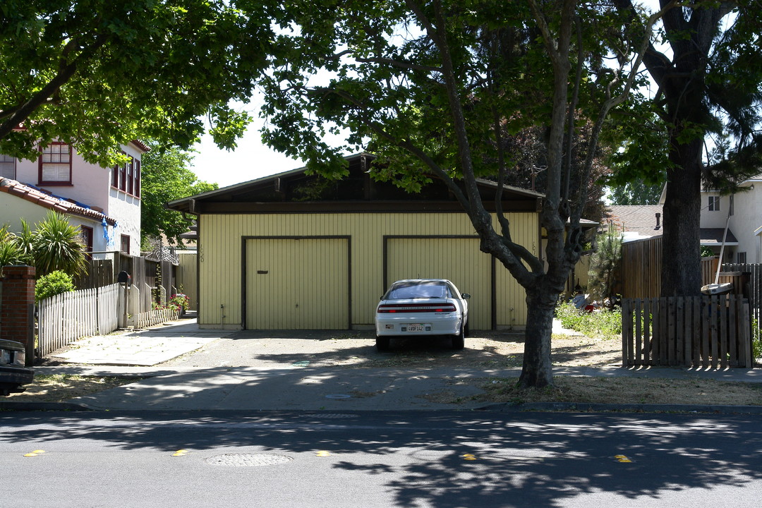 1018 5th Ave in Redwood City, CA - Building Photo