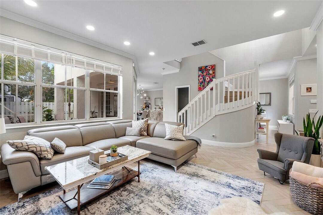 604 Stanton Dr in Weston, FL - Building Photo