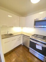 220 E 63rd St in New York, NY - Building Photo