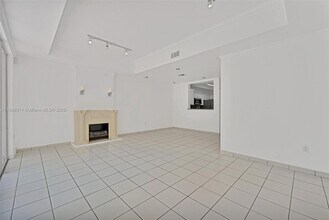 11224 NW 42nd Terrace in Doral, FL - Building Photo - Building Photo