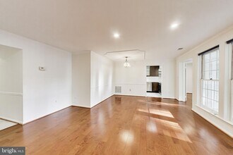 5707 Brewer House Cir, Unit T2 in Rockville, MD - Building Photo - Building Photo