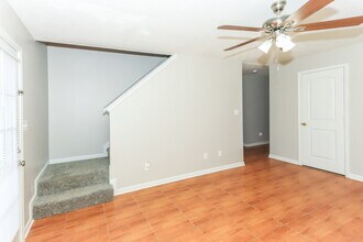 833 Rock Shoal Ct in Atlanta, GA - Building Photo - Building Photo