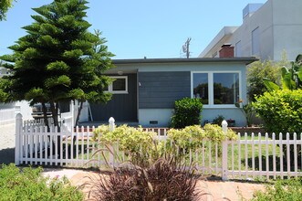 103 Avenida Aragon in San Clemente, CA - Foto de edificio - Building Photo