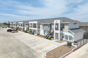 Emerald Valley Apartments in Laredo, TX - Building Photo
