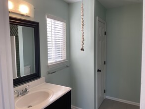 5211 Lapaloma Ct, Unit 201 in Wilmington, NC - Foto de edificio - Building Photo