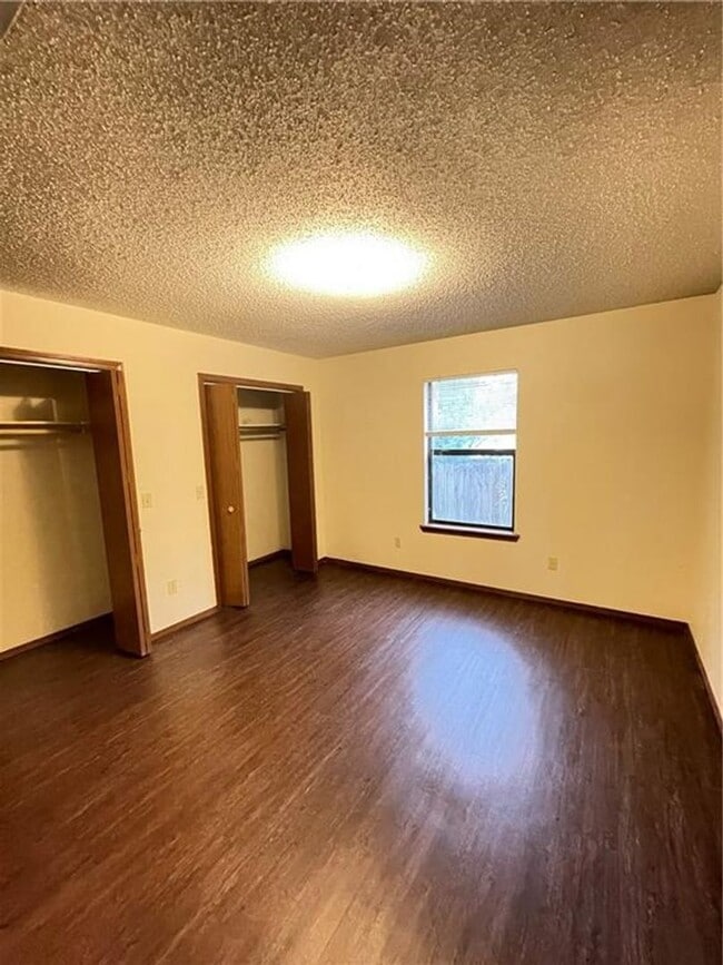 672-672 W Martha Dr in Fayetteville, AR - Foto de edificio - Building Photo