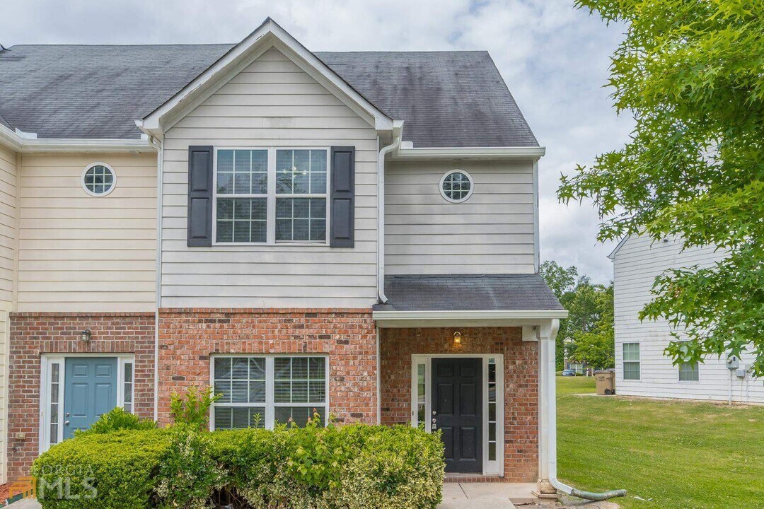 274 Brookview Dr in Riverdale, GA - Foto de edificio
