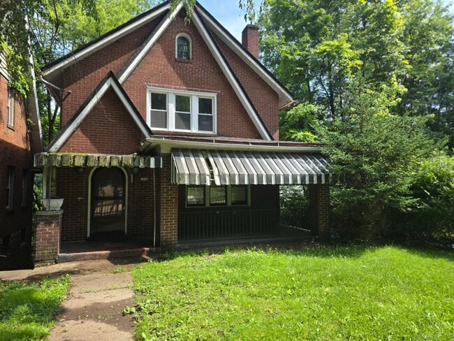 property at 1949 McNary Blvd
