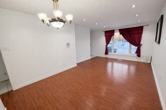 29 Duntroon Crescent in Toronto, ON - Building Photo - Building Photo