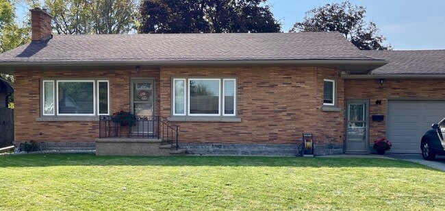 property at 11 Parkwood Dr
