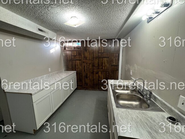 1201 Hoch in Moundridge, KS - Building Photo - Building Photo