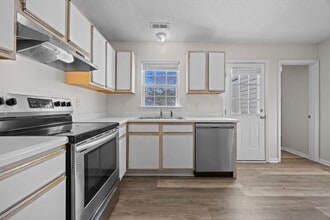 559 Corbin St in Jacksonville, NC - Building Photo - Building Photo