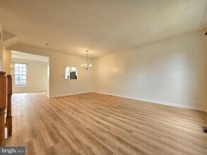 15330 Elizabeth Burbage Loop in Woodbridge, VA - Building Photo - Building Photo