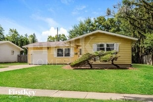 243 S 17th St in St. Charles, IL - Building Photo