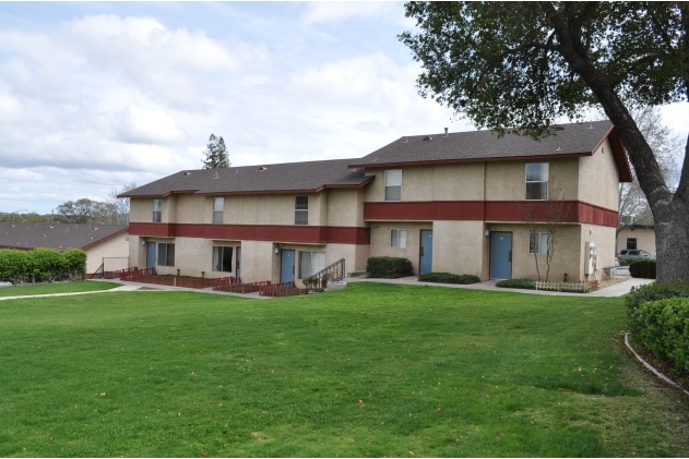 Paso Robles Gardens in Paso Robles, CA - Foto de edificio