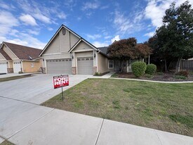 1924 Weyrich St in Tulare, CA - Building Photo