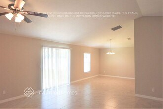 2261 SE Heathwood Cir in Port St. Lucie, FL - Foto de edificio - Building Photo