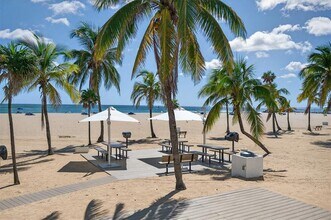 2100 S Ocean Ln in Fort Lauderdale, FL - Foto de edificio - Building Photo