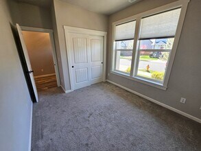 1400 Dahlia St in Woodburn, OR - Building Photo - Building Photo