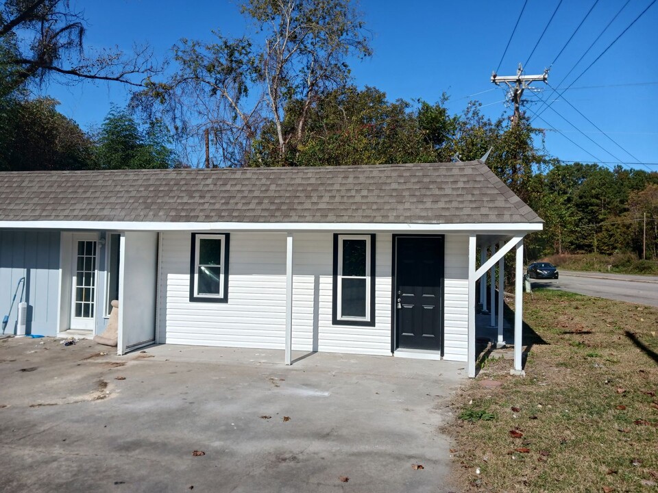 2085 W Meeting St in Lancaster, SC - Foto de edificio