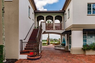 3150 Village Walk Cir, Unit 200 in Naples, FL - Building Photo - Building Photo