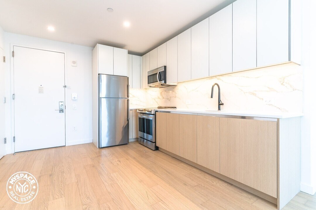 123 Linden Blvd, Unit 46 in Brooklyn, NY - Building Photo