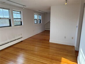 19 Walnut St in Newport, RI - Building Photo - Building Photo