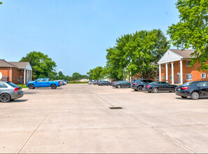 Arlington Place in Defiance, OH - Building Photo - Building Photo