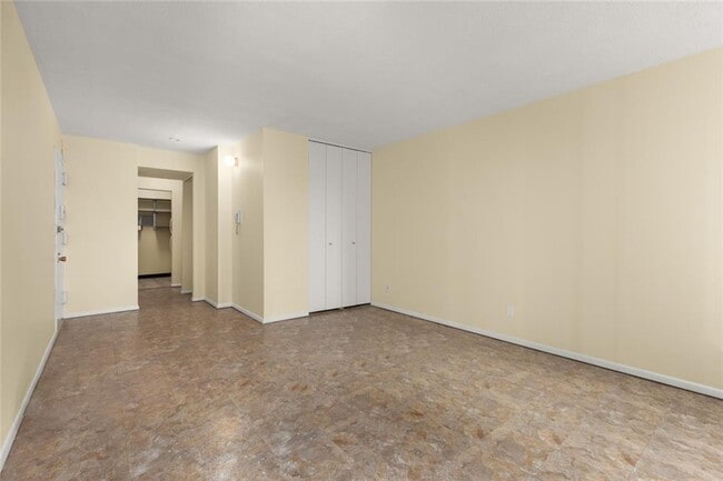 130 Water St in New York, NY - Building Photo - Building Photo