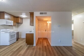4332 Pacific Ave in Stockton, CA - Building Photo - Building Photo