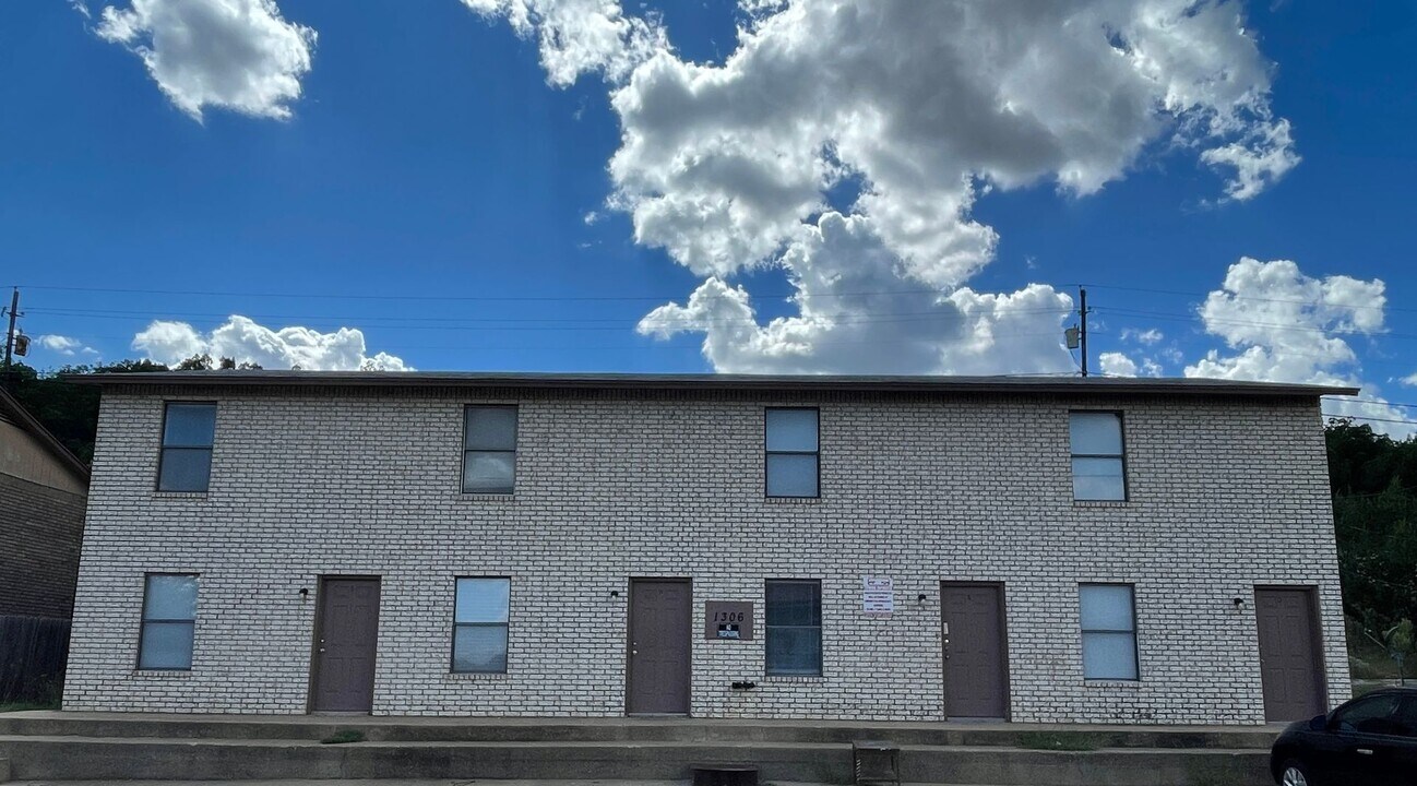 1306 Brown Dr in Copperas Cove, TX - Building Photo