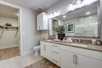 1001 Eberhard St in Houston, TX - Building Photo - Building Photo