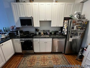 114 Willow St, Unit 4 in Cambridge, MA - Building Photo - Building Photo