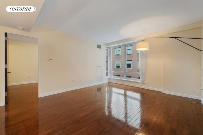 462 W 58th St in New York, NY - Building Photo - Building Photo