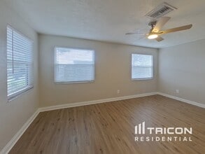 7210 10th Ave N in St. Petersburg, FL - Building Photo - Building Photo