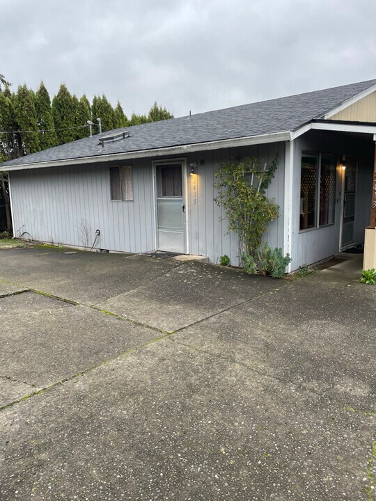 2415 Carlson Rd in Vancouver, WA - Foto de edificio