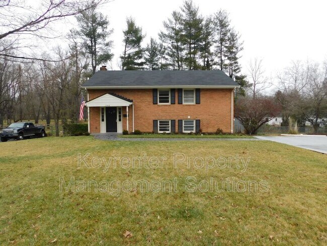 348 Ridge Cir in Waynesboro, VA - Building Photo - Building Photo