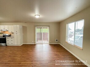 720 Deal St in Junction City, OR - Building Photo - Building Photo
