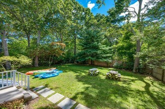 40 Missapogue Ct in Southampton, NY - Building Photo - Building Photo