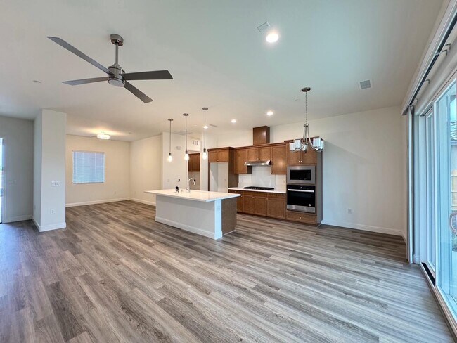 2042 Daffodil St in Kingsburg, CA - Building Photo - Building Photo