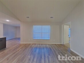 144 Bandana Cir in Newark, TX - Building Photo - Building Photo