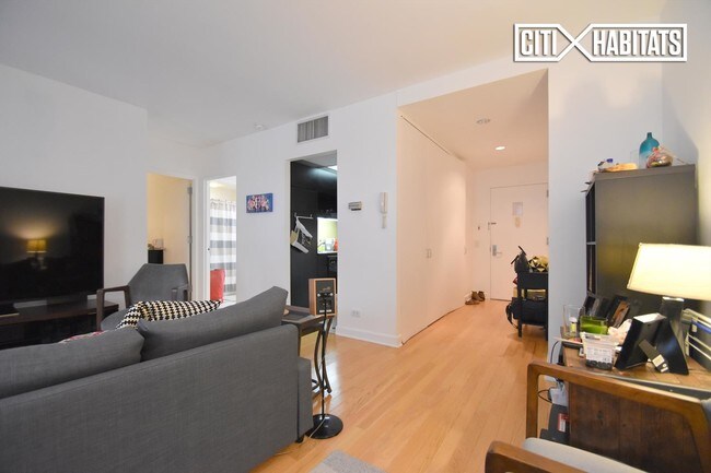 56 Pine St-Unit -10F in New York, NY - Building Photo - Building Photo