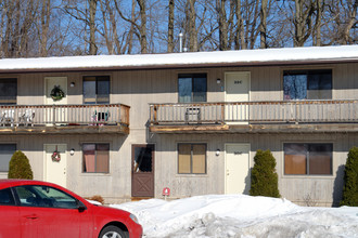 Halfmoon Court Apartments in Clifton Park, NY - Building Photo - Building Photo