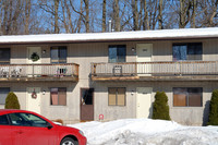 Halfmoon Court Apartments in Clifton Park, NY - Foto de edificio - Building Photo