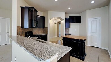 11004 SW 38th Cir in Mustang, OK - Building Photo - Building Photo