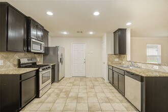 2111 Denridge Dr in Houston, TX - Building Photo - Building Photo
