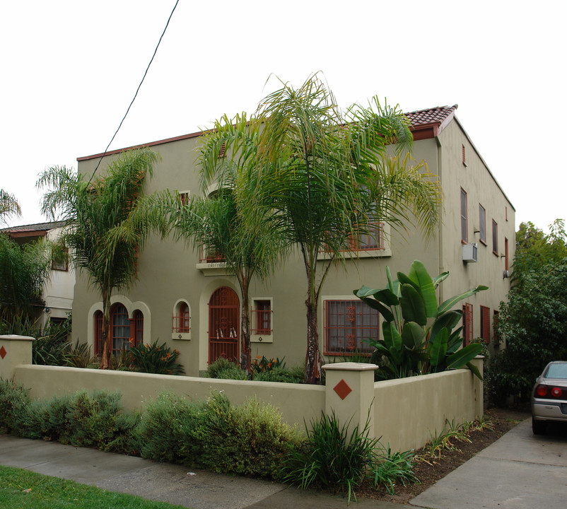 1149-1155 N Coronado St in Los Angeles, CA - Foto de edificio